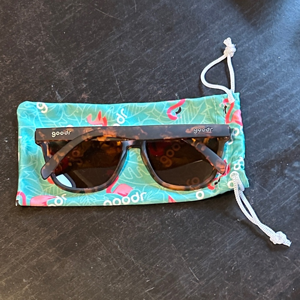 Goodr “Bosley’s Basset Hound Dreams” sunglasses - Picture 2 of 7